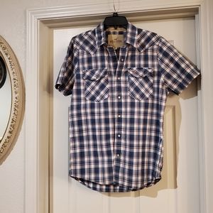 Hollister Mens Botton up shirt is size Large.